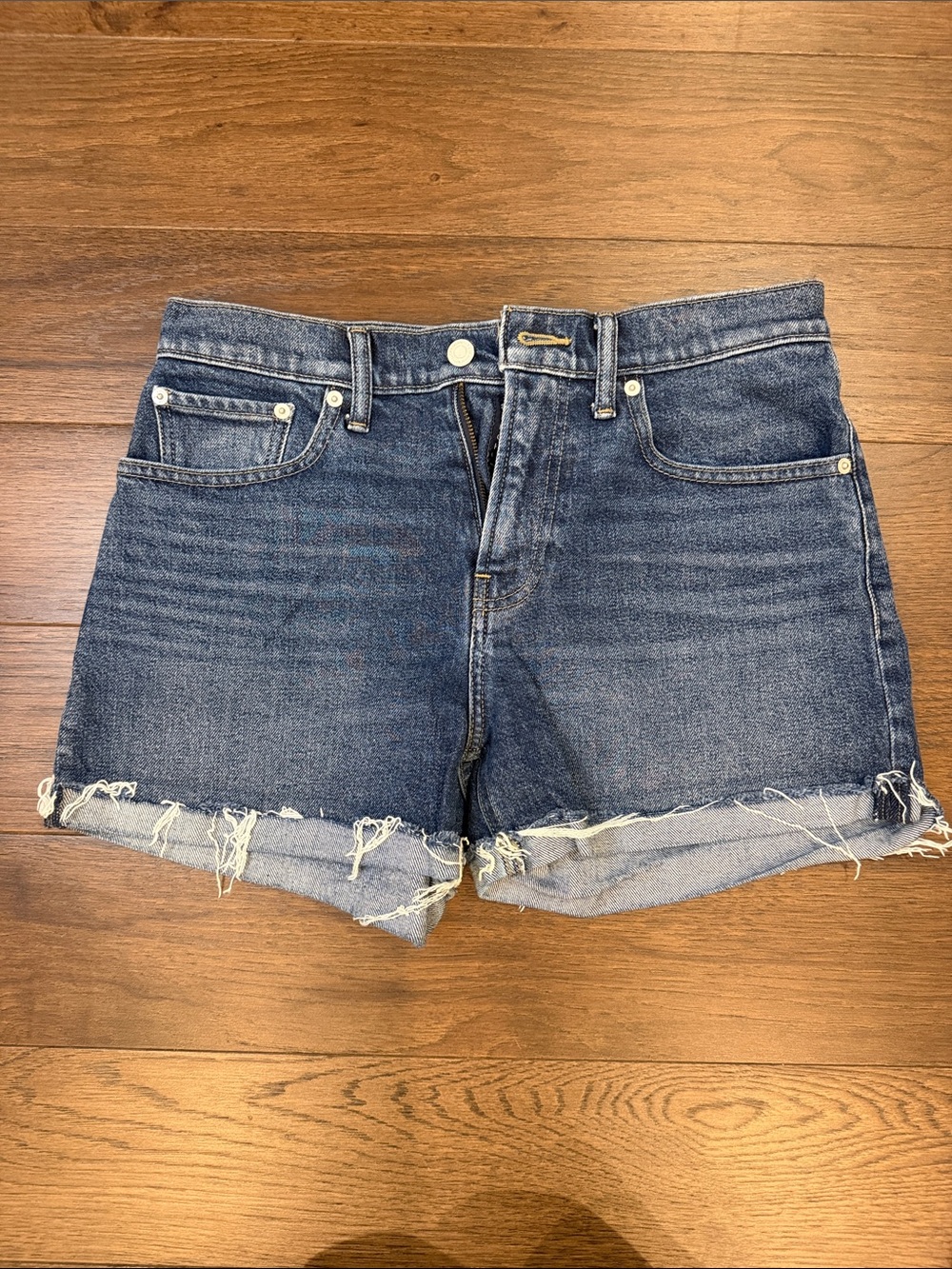 Lucky Brand Relaxed Fit Rolled-Hem Denim Shorts Size 6/28 - C27-103